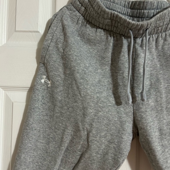Gray Jogger UnderArmour Women’s Drawstring Waist Sweatpants with pockets - Picture 2 of 3